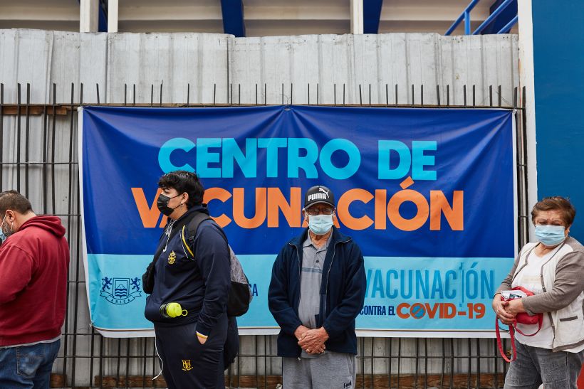 Alcalde de Arica advierte posible colapso de estrategia de vacunación por falta de recursos