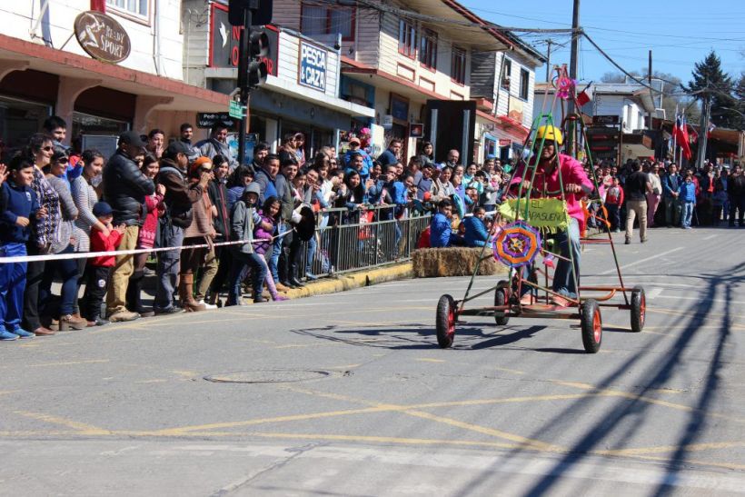 Municipio organiza la carrera de autos locos en Panguipulli