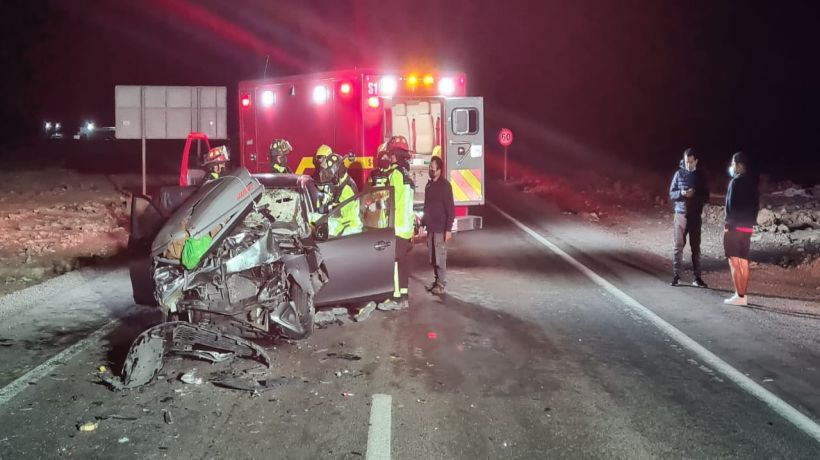 Dos fallecidos dejó dramático accidente carretero al interior de Iquique