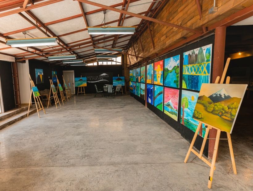Cámara de Turismo de Llanquihue realiza exposición "Arte y Niñez"