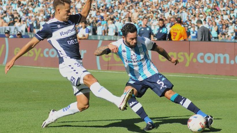 Eugenio Mena salió lesionado en empate de Racing