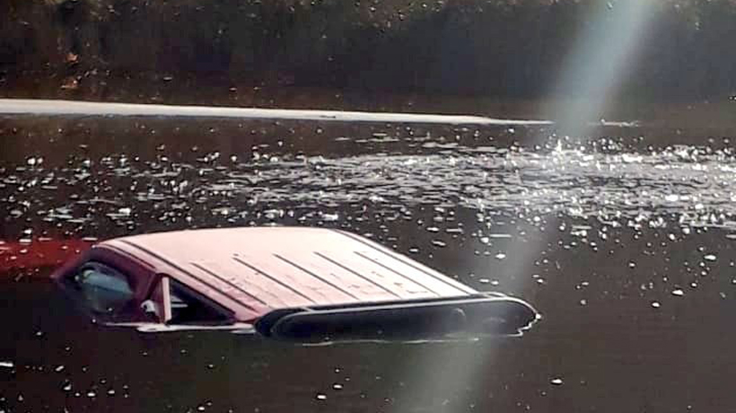 Chonchi: hombre muere tras caer su camioneta en un río Chonchi: hombre muere tras caer su camioneta en un río
