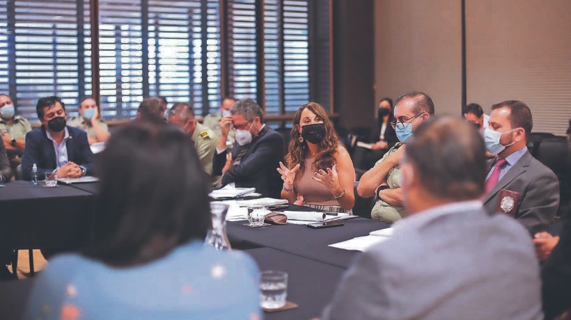 Alcaldes de la zona norte se reunieron con subsecretaria de Prevención del Delito Alcaldes de la zona norte se reunieron con subsecretaria de Prevención del Delito