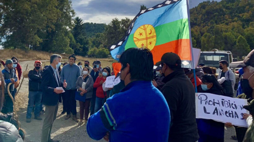 Calafquén: comunidades mapuches acusan a privados de privatizar la playa del lago Calafquén: comunidades mapuches acusan a privados de privatizar la playa del lago