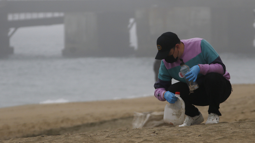 Regalan hamburguesas por limpiar las playas de Viña, Reñaca y Concón esta jornada