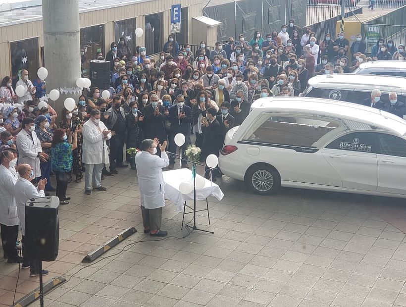 Realizaron emotiva despedida a médico cirujano fallecido en Osorno Realizaron emotiva despedida a médico cirujano fallecido en Osorno