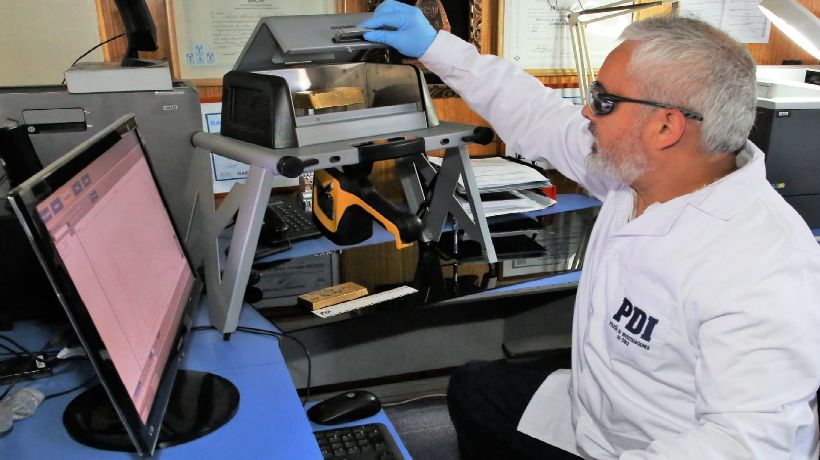 Lacrim de la PDI Iquique realiza método pionero en análisis químico forense de lingotes y joyas de oro