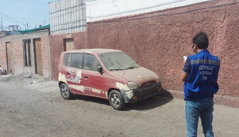 Municipio llama a prevenir multas por autos abandonados en las calles de Arica