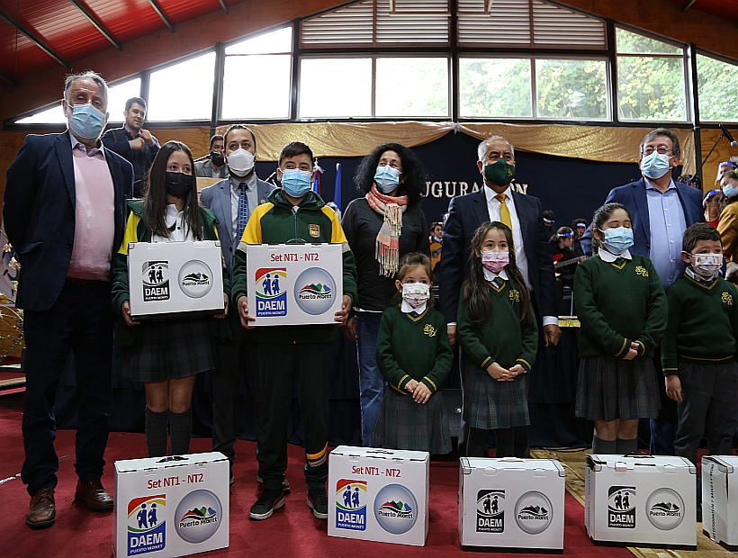 Por noveno año entregan útiles escolares gratuitos a escolares de Puerto Montt