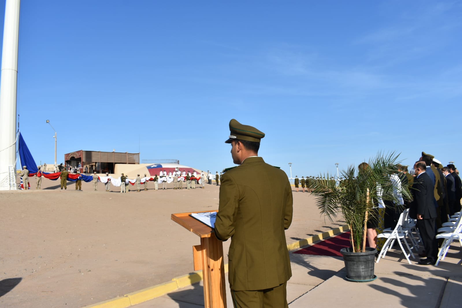 Con izamiento de La Bandera comenzó el mes de Carabineros