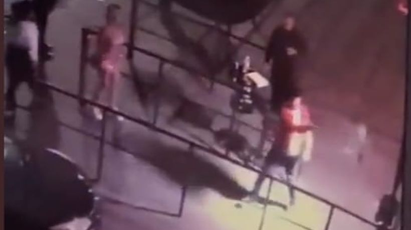 VIDEO Tres heridos dejó tiroteo en las afueras de discoteca en Bajo