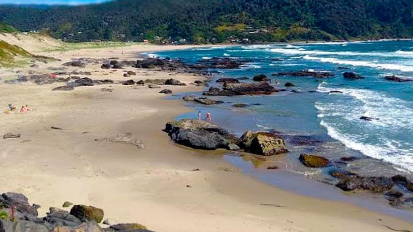 Playas del litoral de la provincia de Osorno recibieron cientos de turistas durante el primer día del año