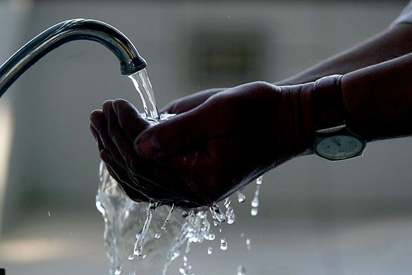 Anuncian plan de apoyo para regularizar deudas de agua en La Araucanía