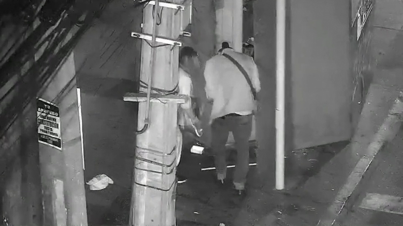 [VIDEO] Detienen a sujeto por robo en lugar no habitado en el centro de ...