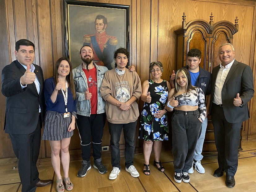 Estudiantes de liceo técnico de Puerto Montt realizaron pasantía en Santiago