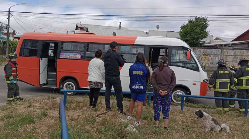 Un lesionado fue el saldo de colisión entre microbús y camioneta en Osorno