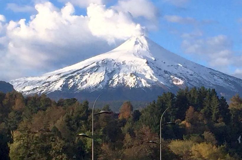 Dos excursionistas se lanzaron en parapente desde el Volcán Villarrica