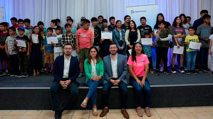 Más de 300 estudiantes de Nogales recibieron computadores para promover el uso de la tecnología Más de 300 estudiantes de Nogales recibieron computadores para promover el uso de la tecnología