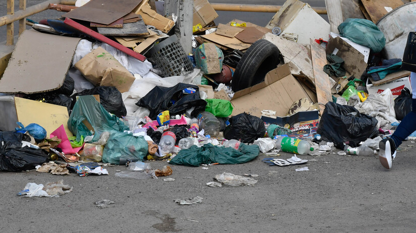 Registran a hombre botando basura domiciliaria en punto limpio de Puerto Octay