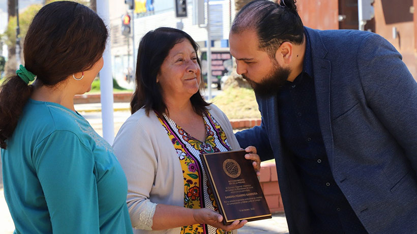 Colegio de Periodistas conmemora el “Día de la Prensa” junto al busto de Fray Camilo Henríquez