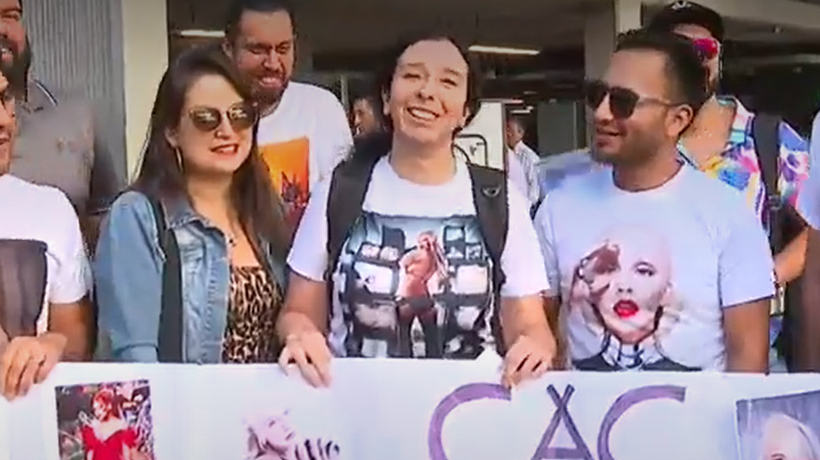 Fans de Christina Aguilera recibieron a la artista que se presentará en Viña 2023