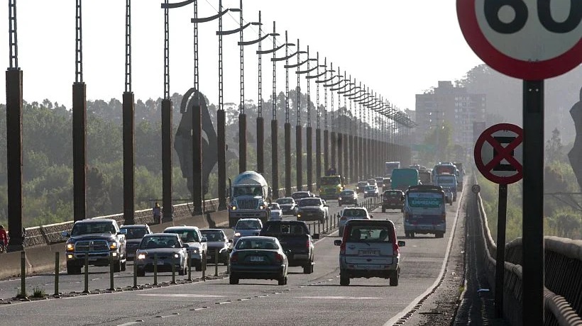 Restricción vehicular sobre los puentes del Biobío dejó más de mil infractores en su primer día de marcha blanca