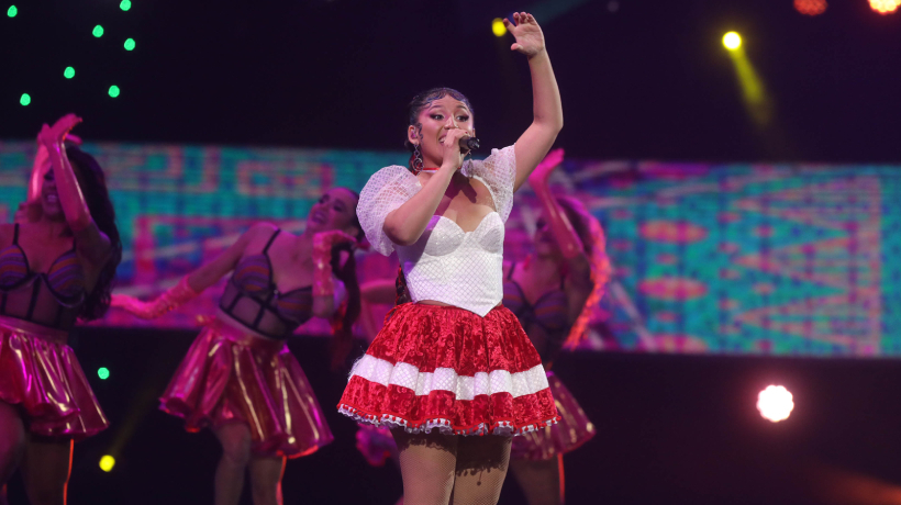 Con el debut de Cristina Aguilera, el humor de Copano y el ritmo urbano de Polimá cerró la quinta noche del Festival de Viña