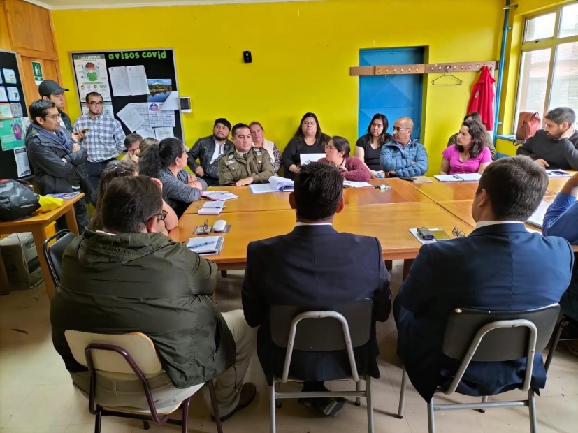 Implementan mesa de seguridad en la escuela Cayenel de Puerto Montt Implementan mesa de seguridad en la escuela Cayenel de Puerto Montt