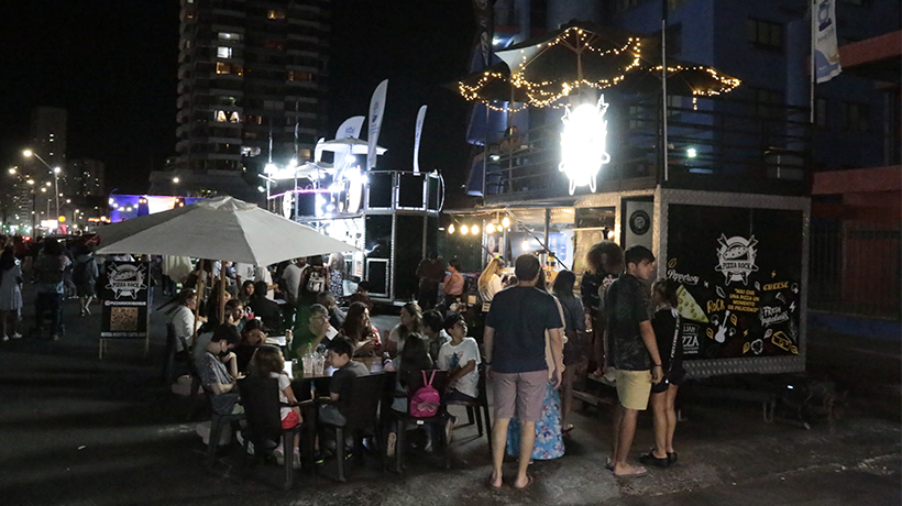 Cientos de iquiqueños llegaron al cierre del “Festival Foodtruck”