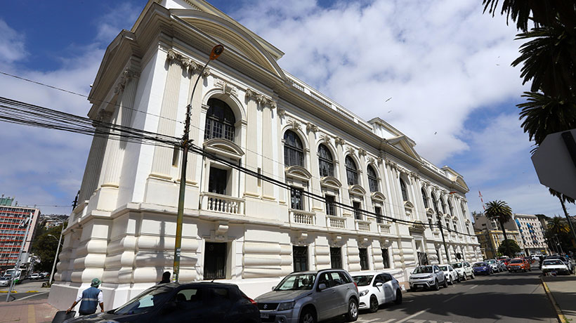 Con un desayuno entre los actuales y antiguos funcionarios: Biblioteca Severín celebró sus 150 años de historia
