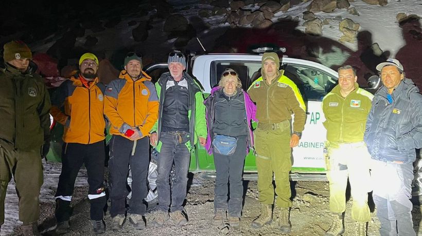 Región de Antofagasta: Carabineros rescata a turistas alemanes extraviados en la cumbre de volcán Sairecabur Región de Antofagasta: Carabineros rescata a turistas alemanes extraviados en la cumbre de volcán Sairecabur
