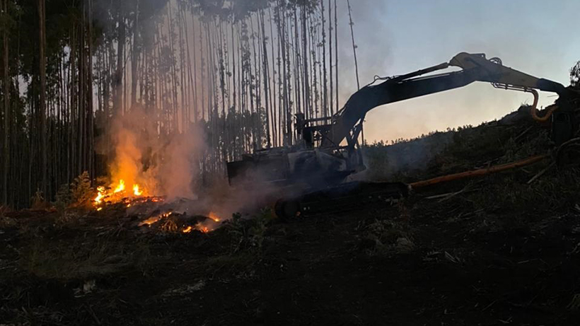 Investigan incendio de maquinarias en ruta que une Osorno y San Juan de la Costa