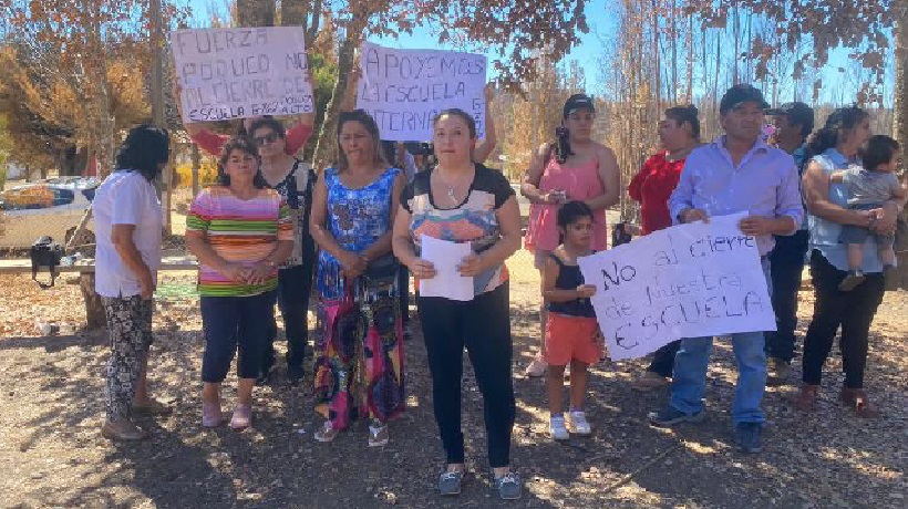 Apoderados exigen que no se cierre el internado de Poduco Alto en Santa Juana
