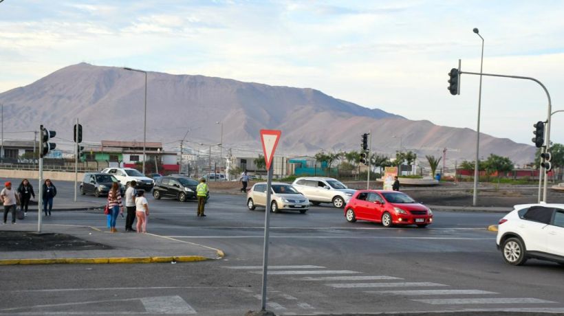 Inspeccionaron funcionamiento de semáforos y desplazamiento vehicular en la comuna de Alto Hospicio Inspeccionaron funcionamiento de semáforos y desplazamiento vehicular en la comuna de Alto Hospicio