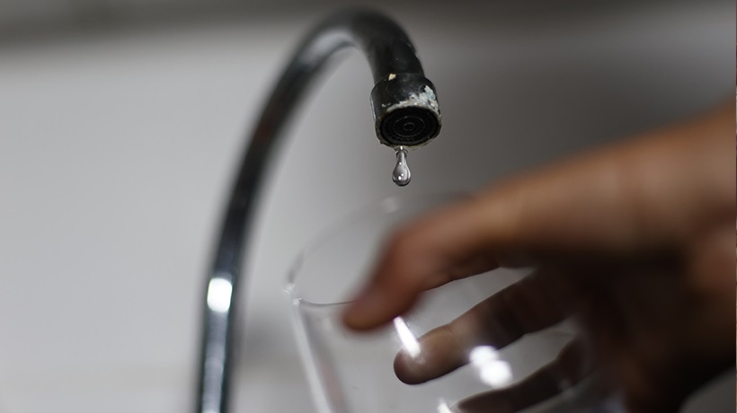 Persiste corte de suministro de agua en sectores de Talcahuano y Essbío dispuso estanques