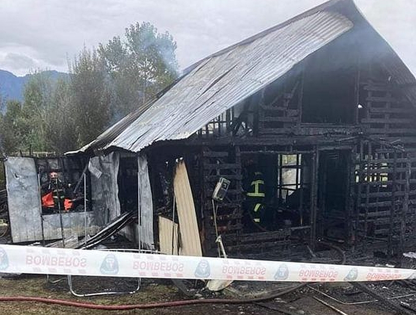 Niño de 14 años falleció tras quedar atrapado en incendio en Hualaihué Niño de 14 años falleció tras quedar atrapado en incendio en Hualaihué