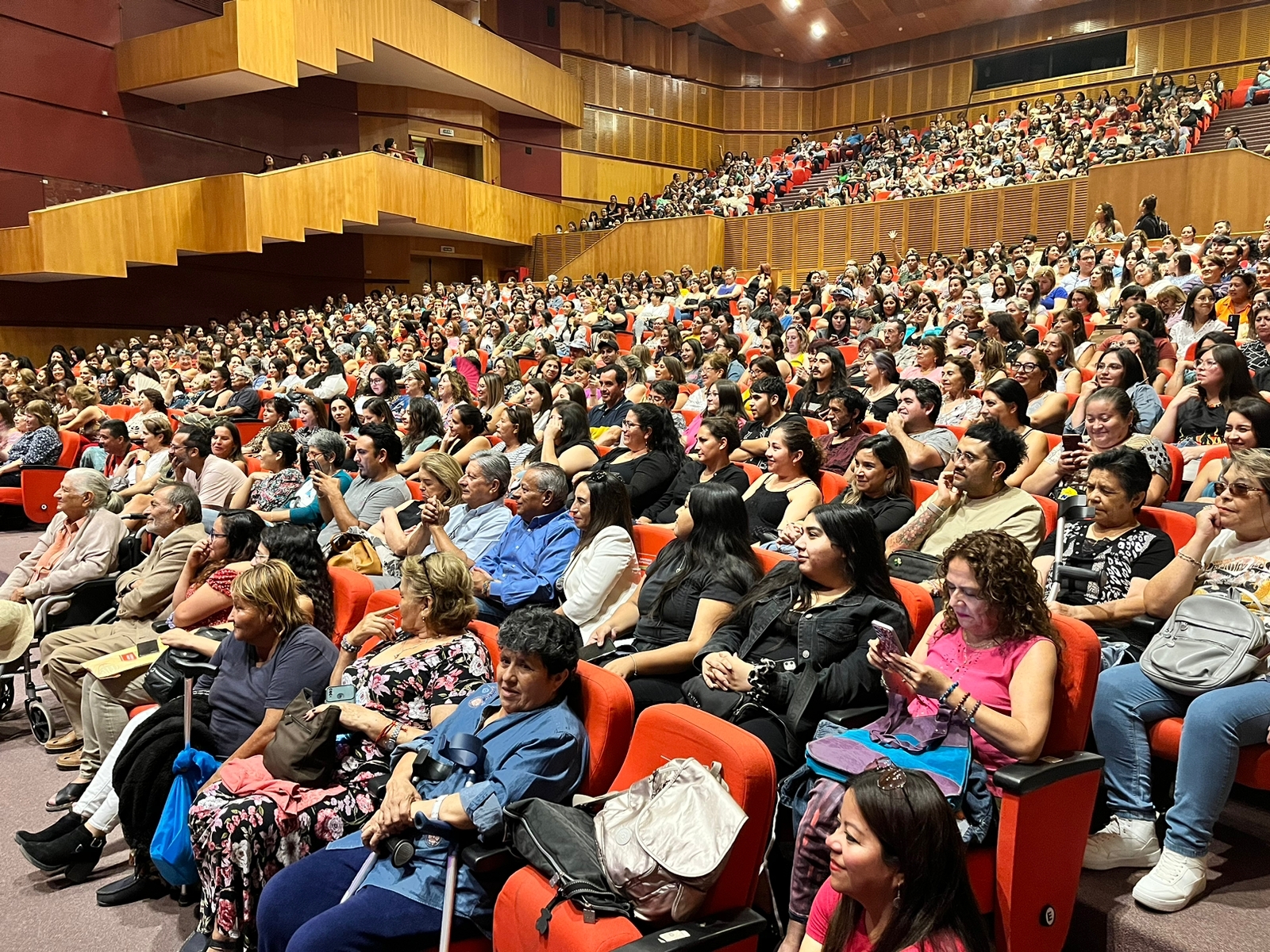 Copiapinas disfrutaron del show de Chiqui Aguayo en el Día de la Mujer
