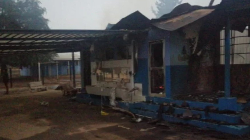Ataque incendiario en Victoria dejó una escuela básica quemada Ataque incendiario en Victoria dejó una escuela básica quemada