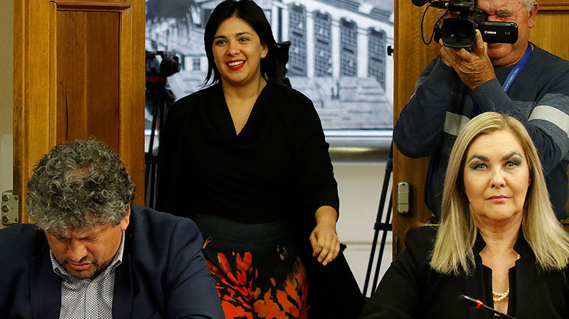 Tenso cruce entre Pamela Jiles y Cariola se toma Twitter: &quot;Ha comenzado una nueva campaña de mentiras&quot;