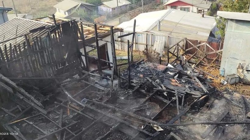 Totalmente destruida resultó una vivienda tras incendio en la población Gajardo Sur de Cañete