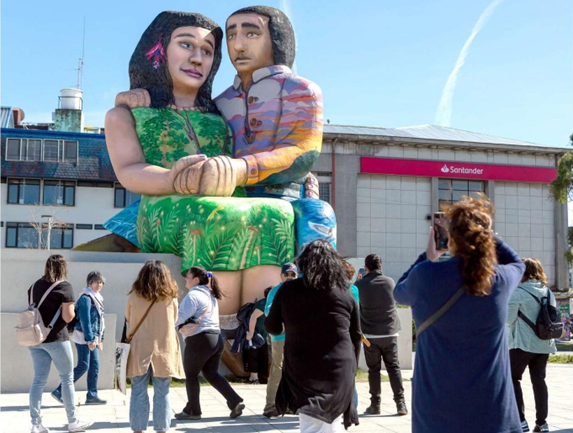 Anuncian nueva intervención a la escultura "Sentados frente al mar" de Puerto Montt
