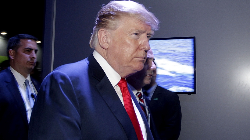 Partidarios de Donald Trump se reúnen afuera de su casa con muestras de apoyo