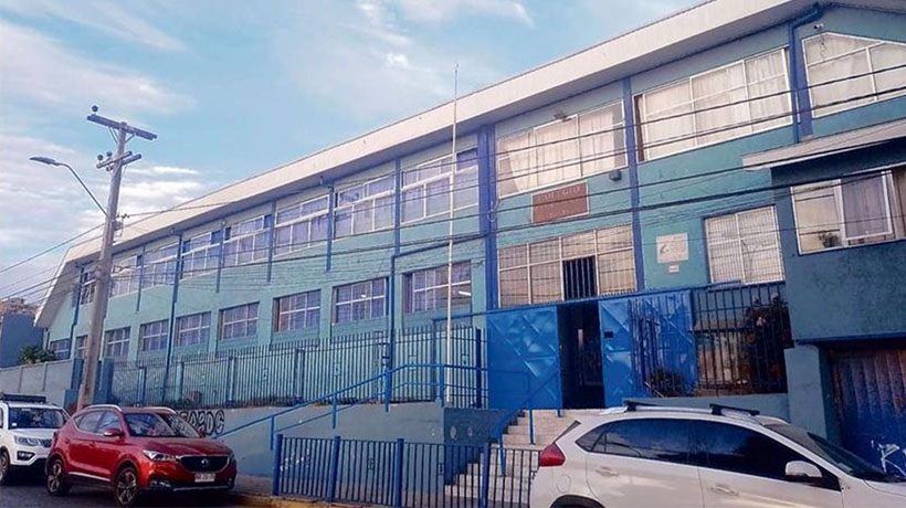 Temor en colegio Pompeya de San Antonio por niño de enseñanza básica que portaba una pistola en su mochila Temor en colegio Pompeya de San Antonio por niño de enseñanza básica que portaba una pistola en su mochila