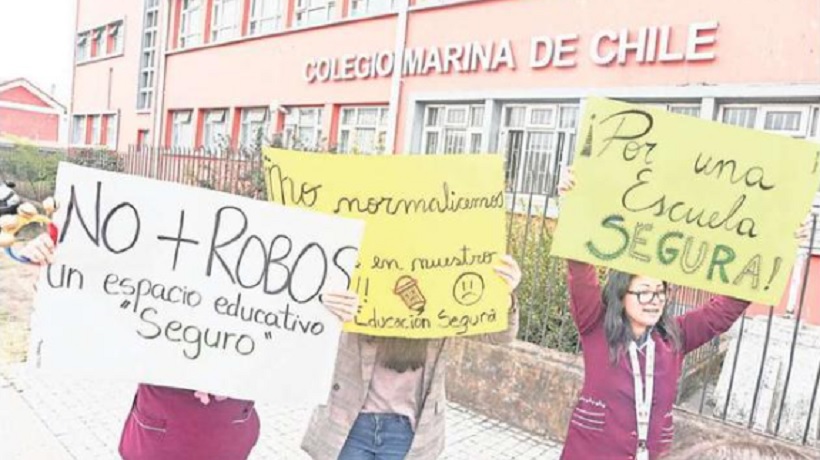 Profesores protestaron por ola de robos en colegio penquista