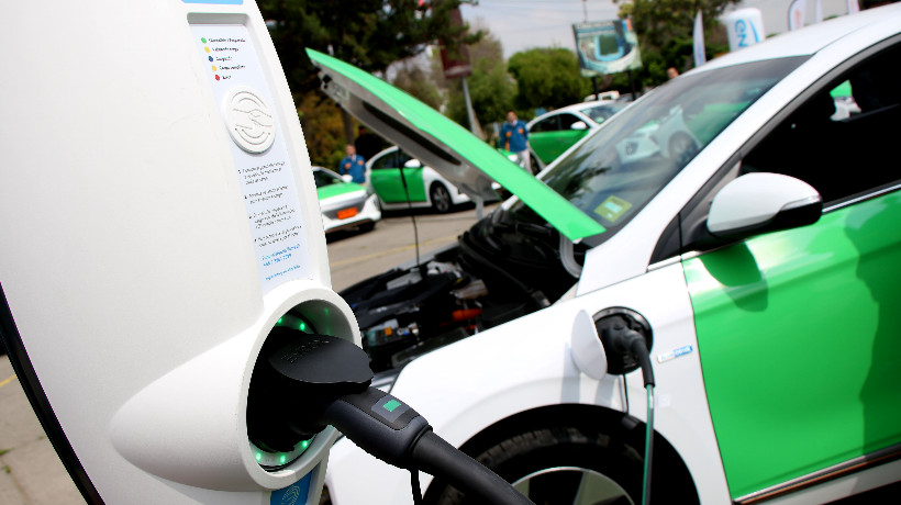 Antofagasta: Mercado vehicular proyecta que para el 2035 los autos eléctricos serán los más vendidos del país