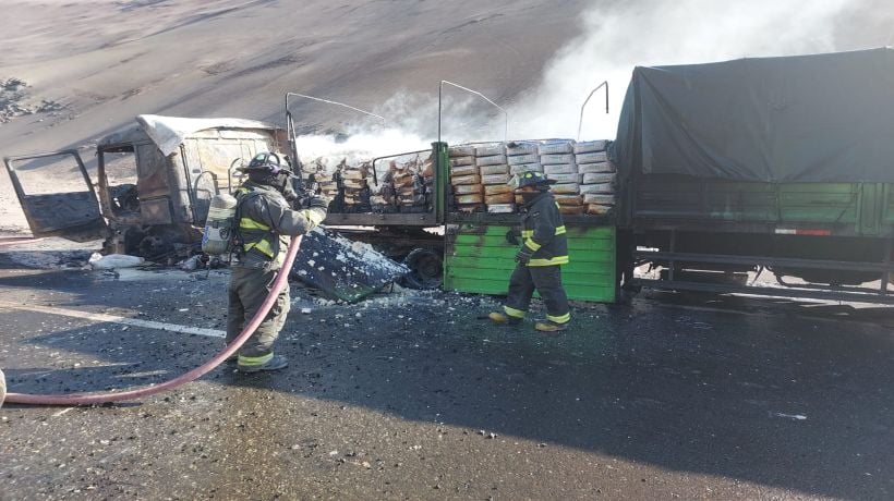 Camión que transportaba harina procedente de Argentina se incendió en Huara