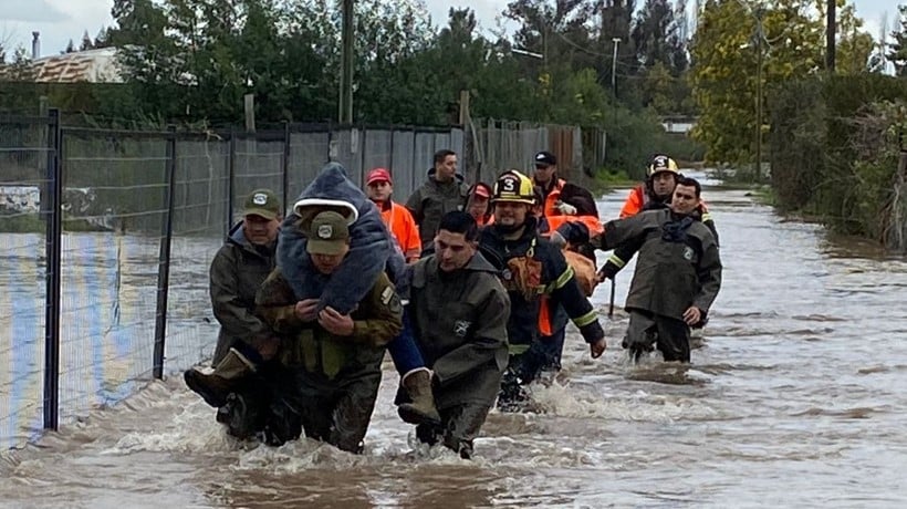 Personas Aisladas Deja El Paso Del Sistema Frontal En Uble