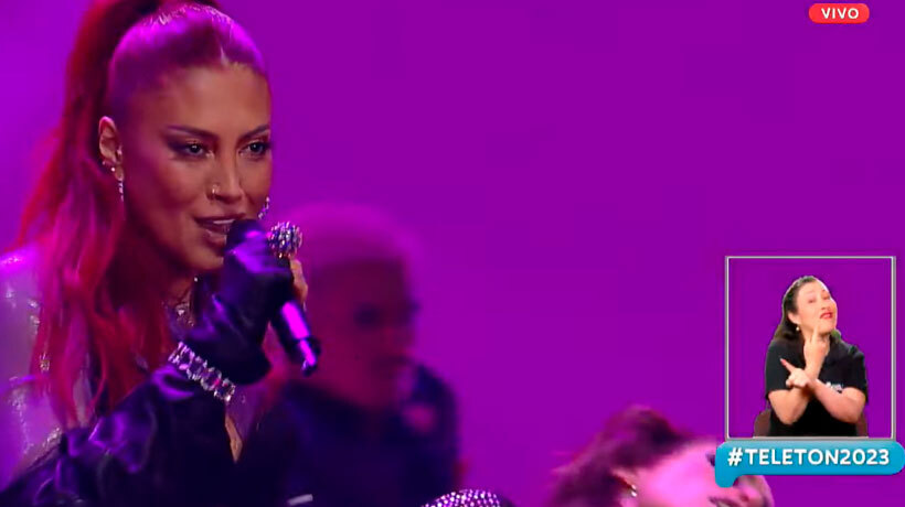 Intérpretes de señas se vuelven viral por baile de “Amiga” en show de Karen Paola