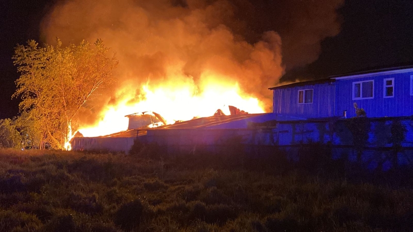 Gimnasio del colegio Montessori en Puerto Montt fue consumido por un incendio