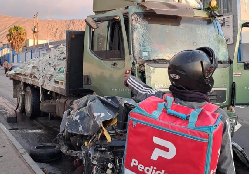 Tragedia Tres muertos en colisión de camión con siete vehículos en